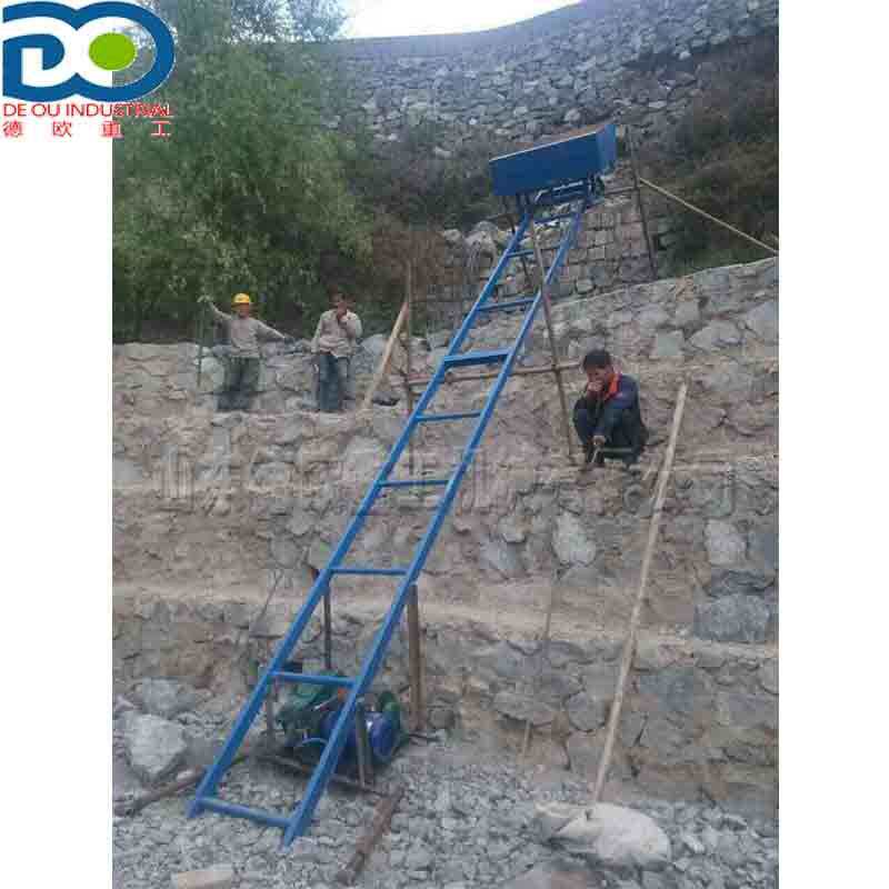 建筑工地爬山虎上料提升机 高速公路斜护坡运料车 斗式电动爬坡车
