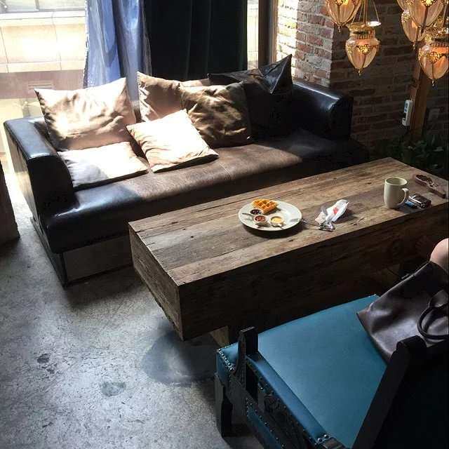 漫咖啡多人位直排黑皮休闲卡座沙发金属底酒吧健身房卡座沙发