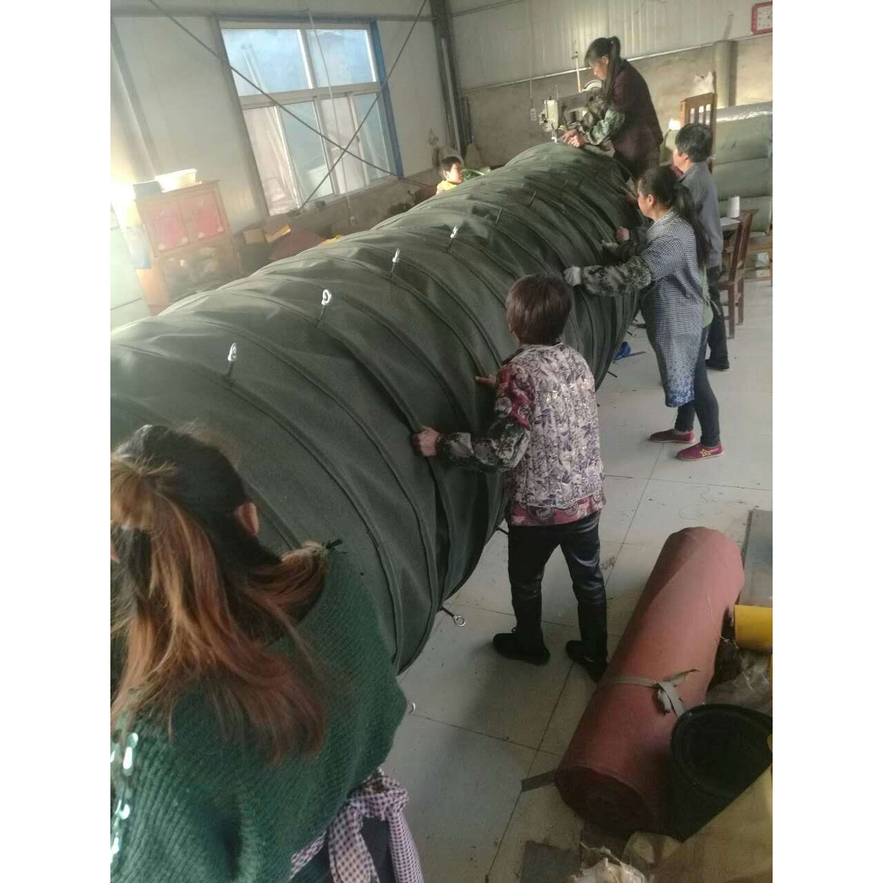 专业生 产耐温耐 磨水泥斜槽,帆布伸缩袋,输送除尘布袋