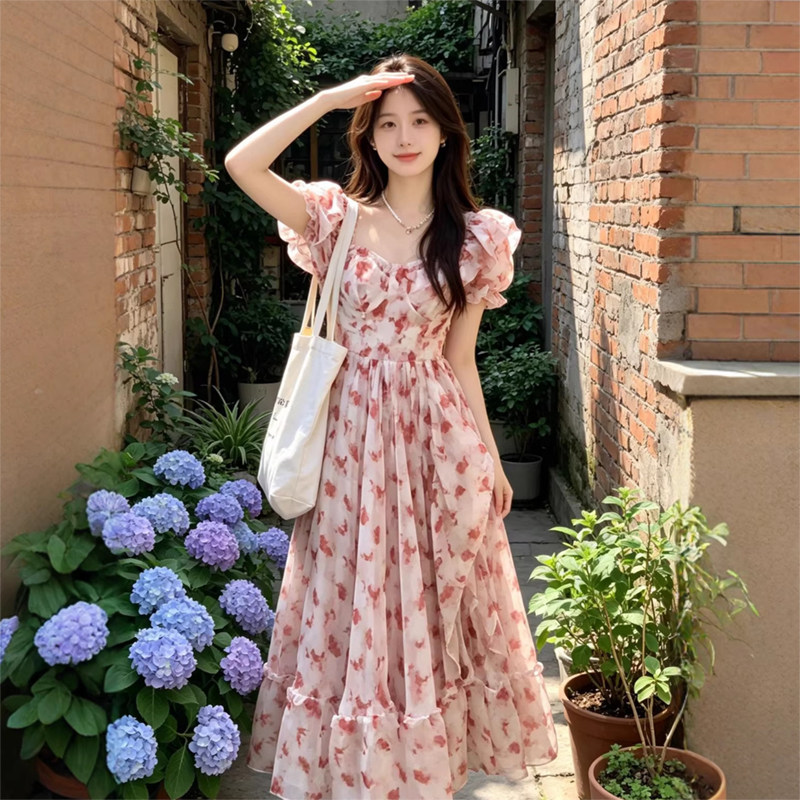 甜美碎花露肩方领连衣裙女夏季修身型温柔气质中泡泡袖长款公主裙