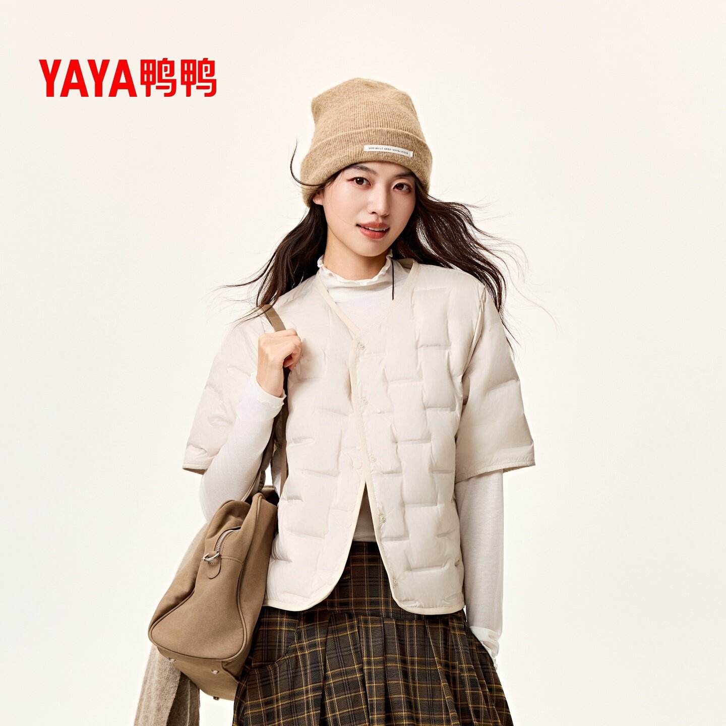 YAYA鸭鸭集团轻薄羽绒服女士2026年新品V领短款直筒百搭短袖外套
