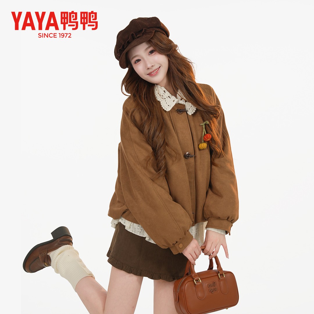 [鸭鸭冰淇淋系列】 YAYA甜美风棕色短款羽绒服女丝翻领牛角扣外套