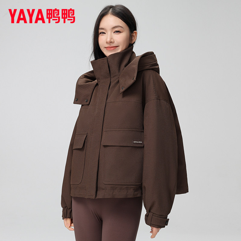 鸭鸭冬季短款连帽保暖羽绒服女