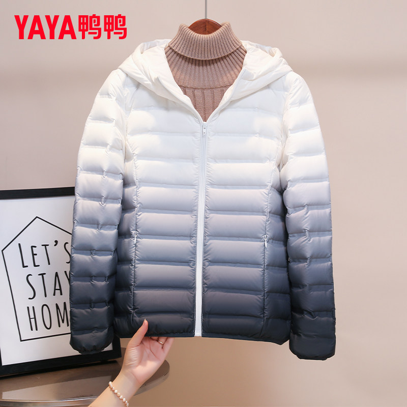 鸭鸭集团旗舰店羽绒服短款保暖连帽女士轻薄时尚流行显瘦休闲外套