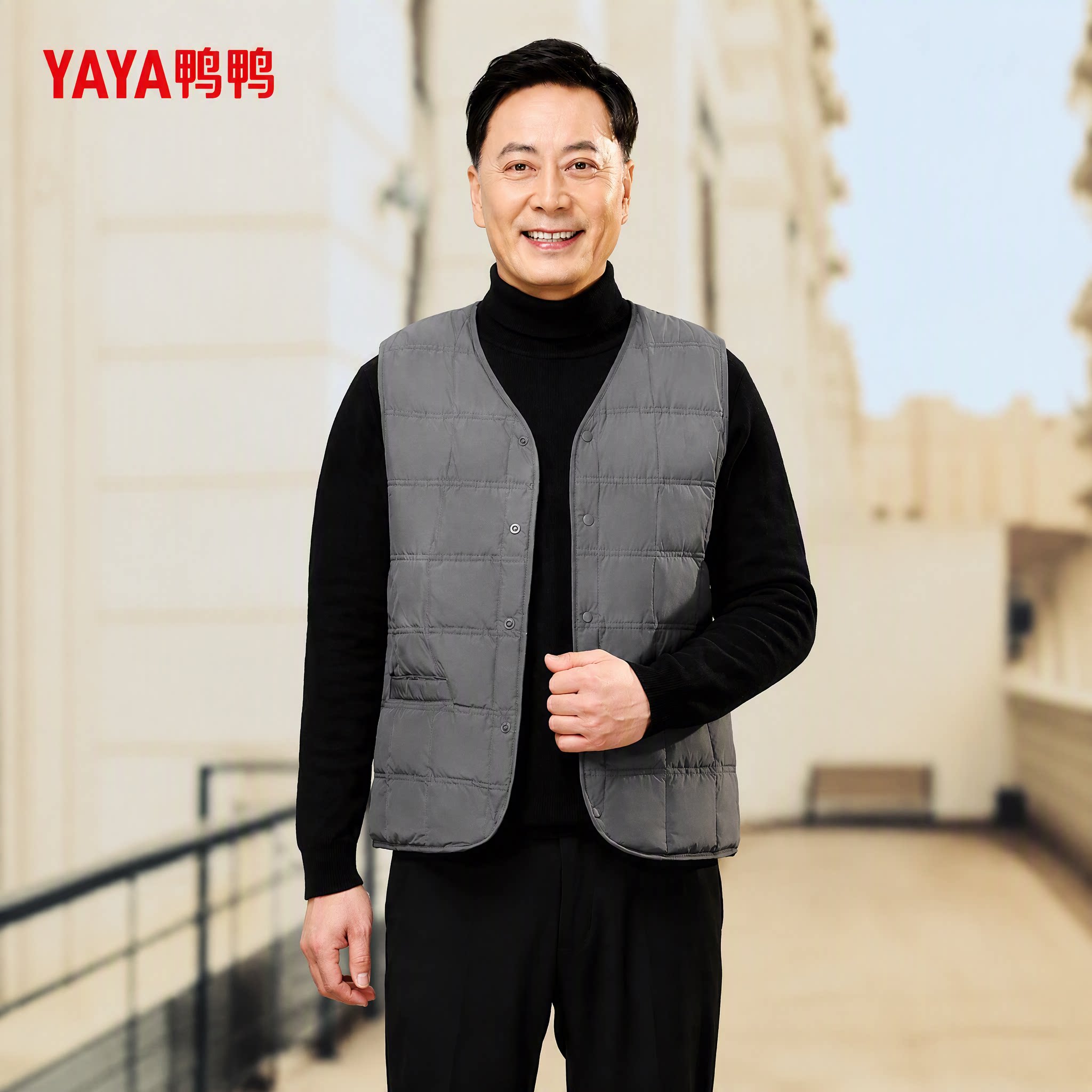 鸭鸭轻薄短款男士羽绒马甲中老年