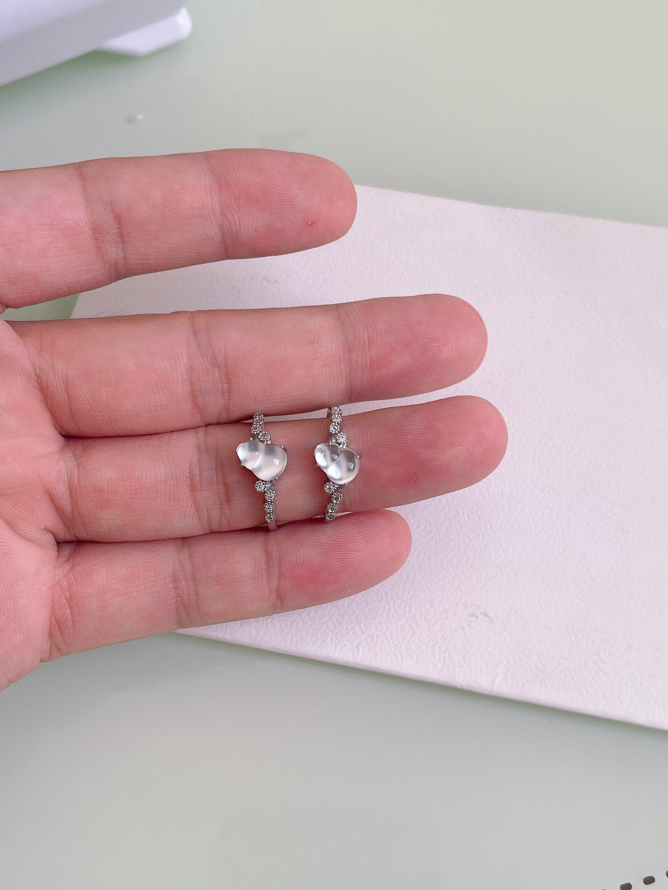 天然水沫玉葫芦戒指,合金镶嵌活口设计,裸石尺寸6*8mm