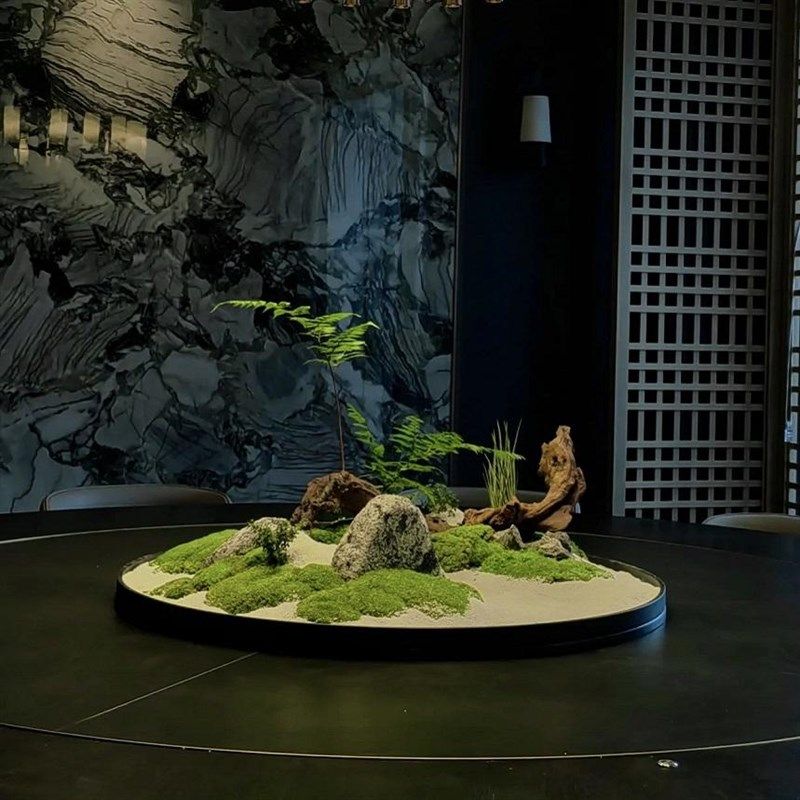 酒店大圆桌中间转盘摆件永生苔藓山石桌花微景观造景图片