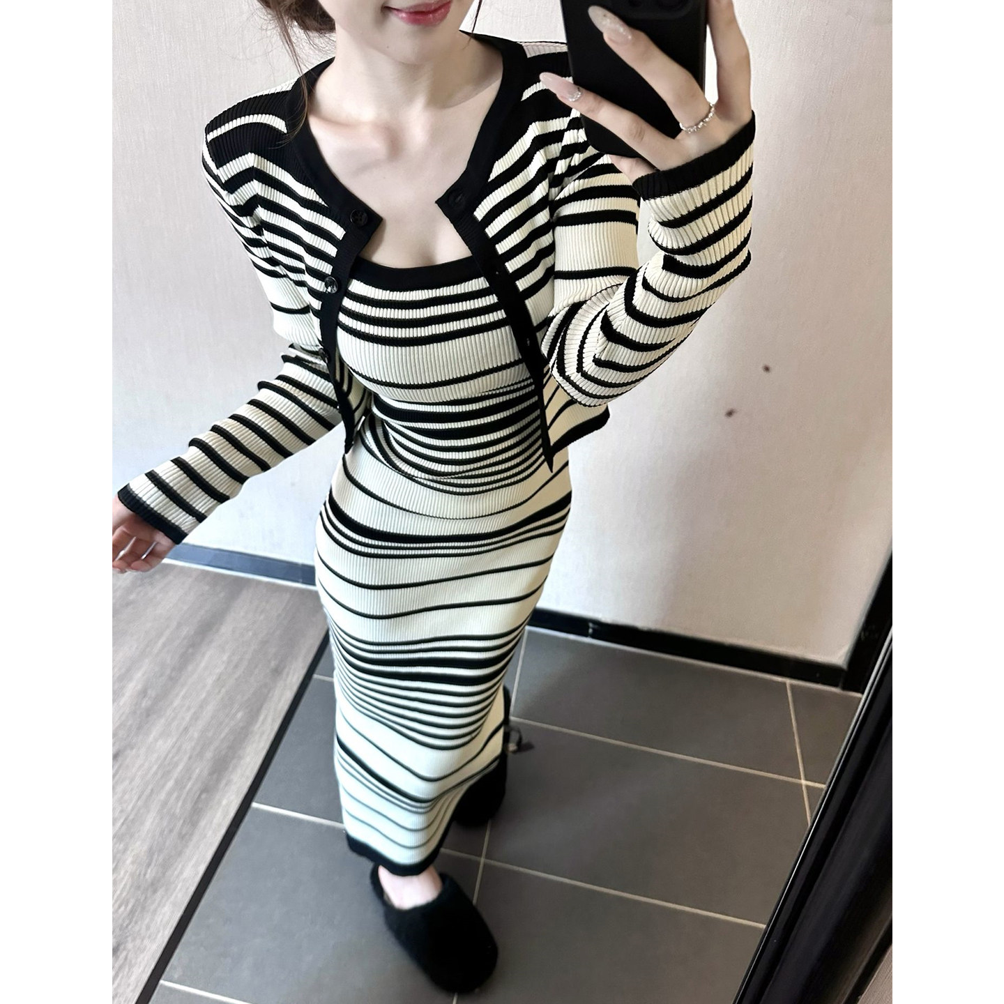 韩系黑白条纹针织连衣裙子女秋冬季修身显瘦开衫吊带包臀长裙套装