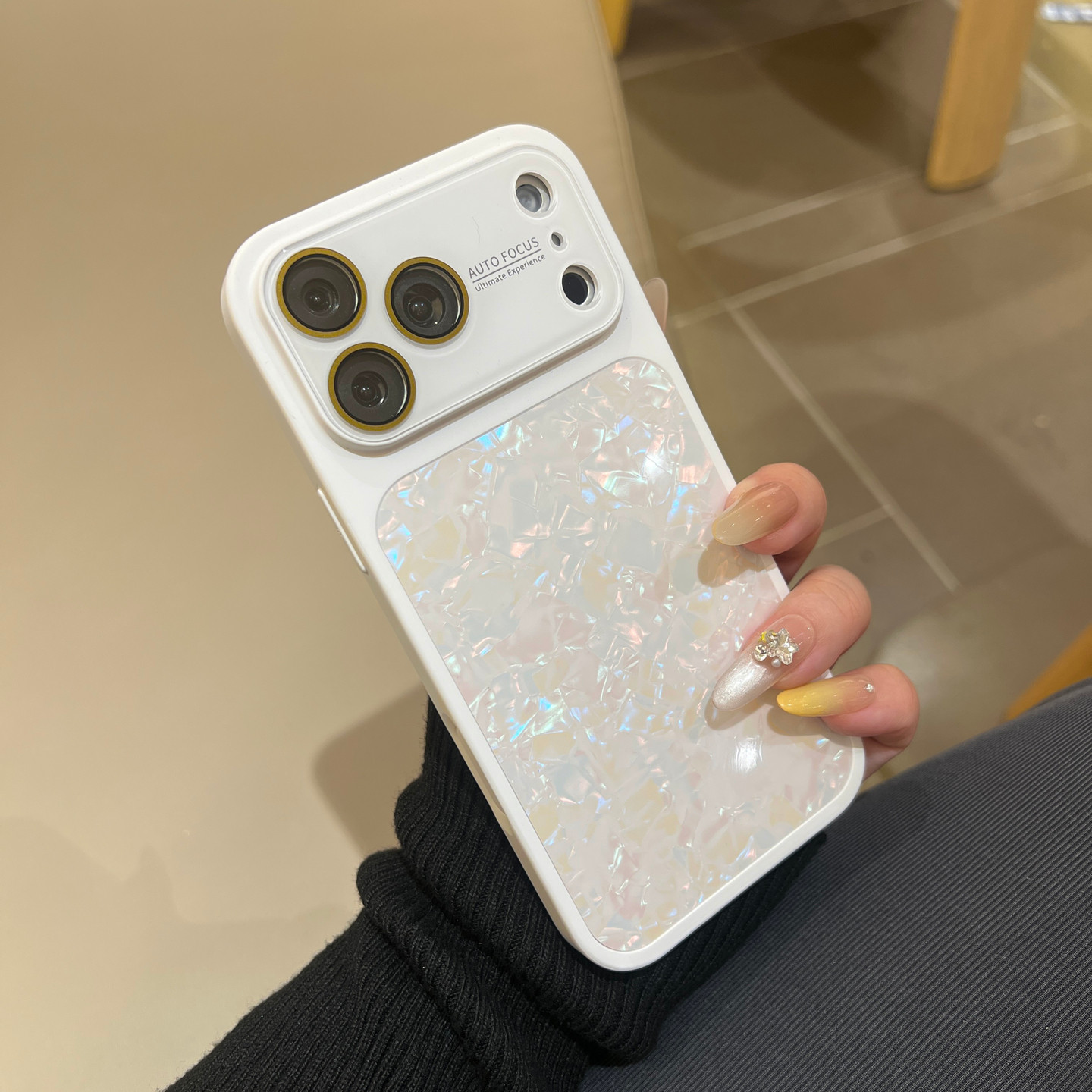 闪白贝壳纹iPhone全包防摔壳