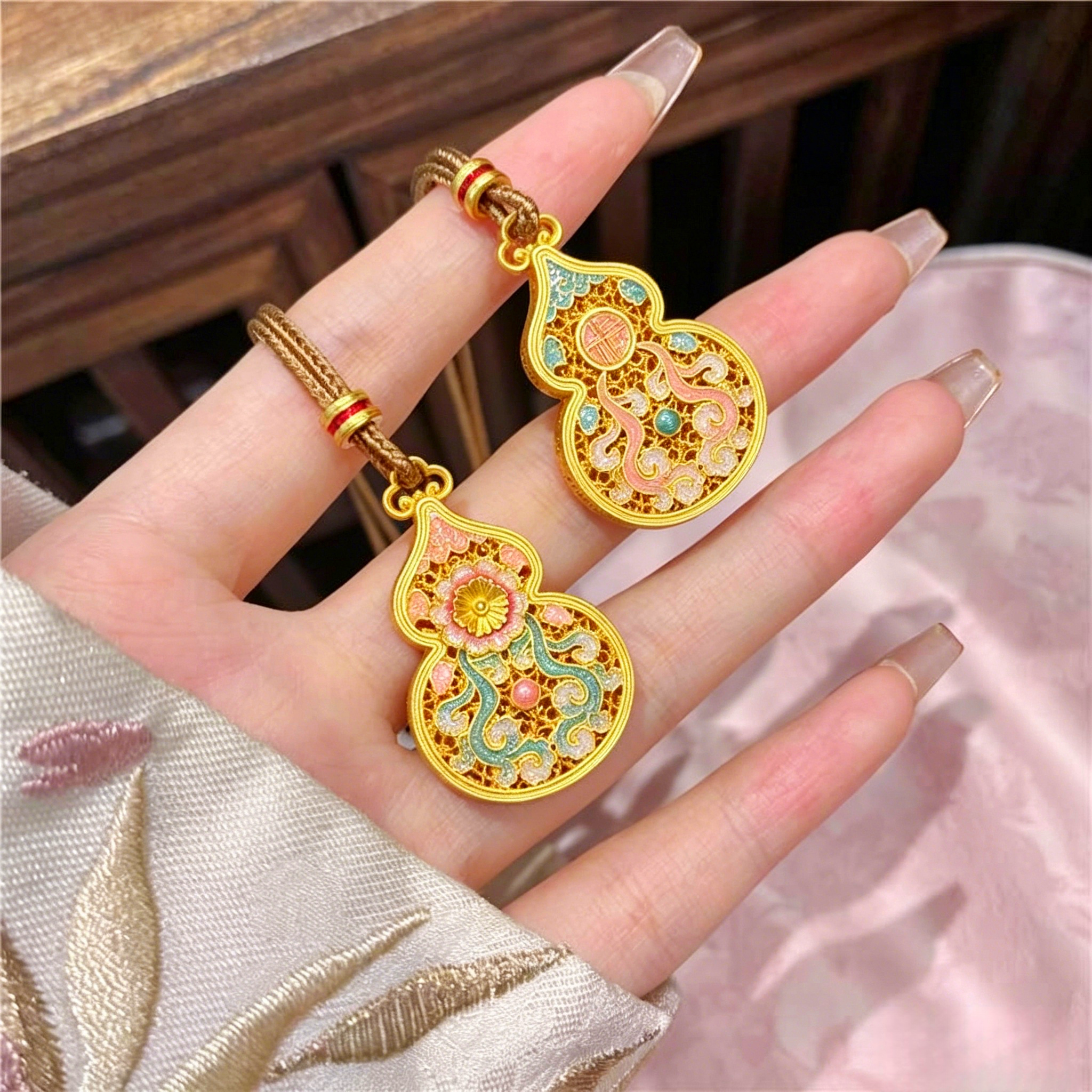 足银999.9珐琅海棠花葫芦项链新中式纯银描金毛衣链花丝镂空吊坠 - 实物图
