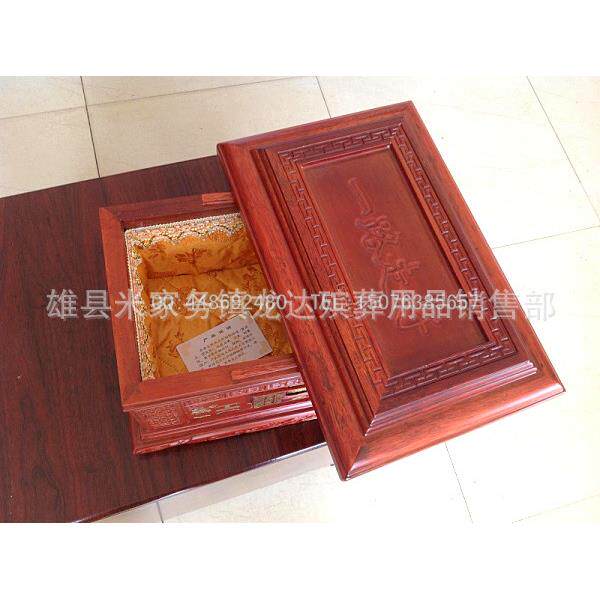 实木骨灰盒，真材实料，做工精细。殡葬