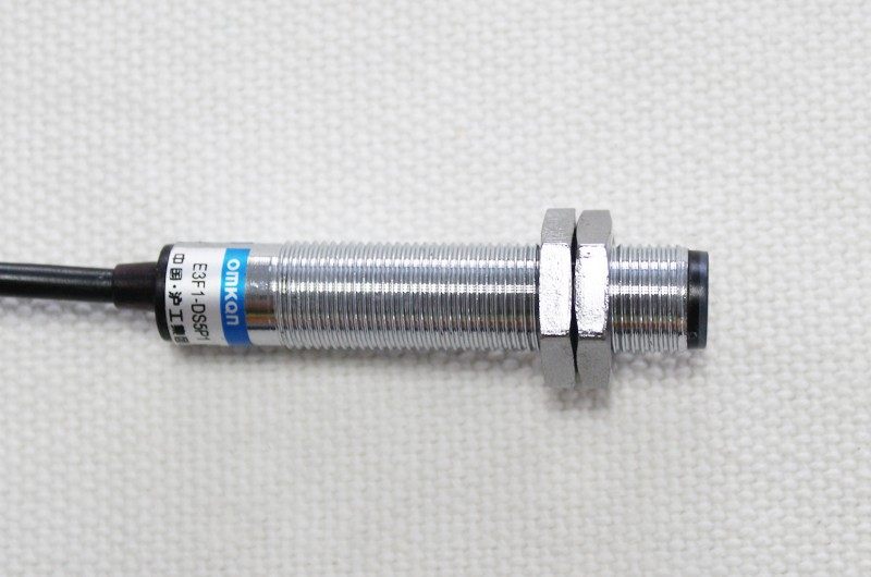 沪工红外线漫反射24V12V36V光电开关感应传感器E3F1-DS10C4B2P1P2