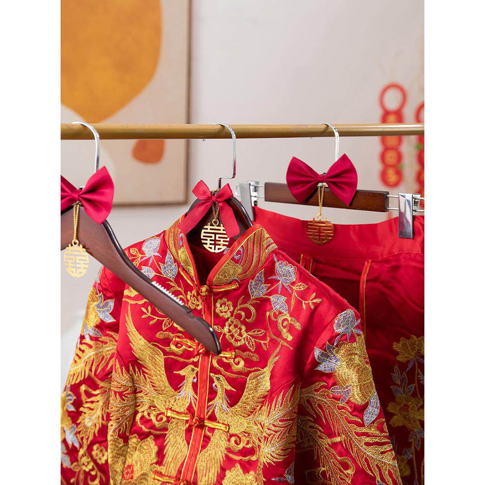 吾家婚品结婚喜字衣架子中式新郎新娘秀禾服实木衣挂挂蝴蝶结衣撑