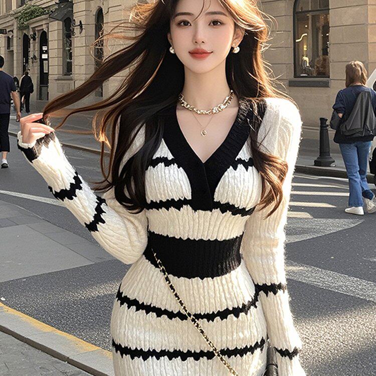 韩国V领撞色条纹针织衫毛衣连衣裙女秋冬高级感轻奢OL内搭打底裙