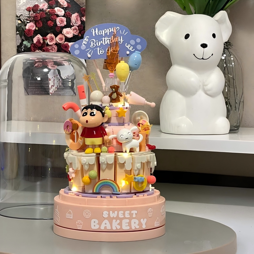 蜡笔小新积木拼装生日蛋糕高颜值拼图摆件手工diy生日礼物送女生