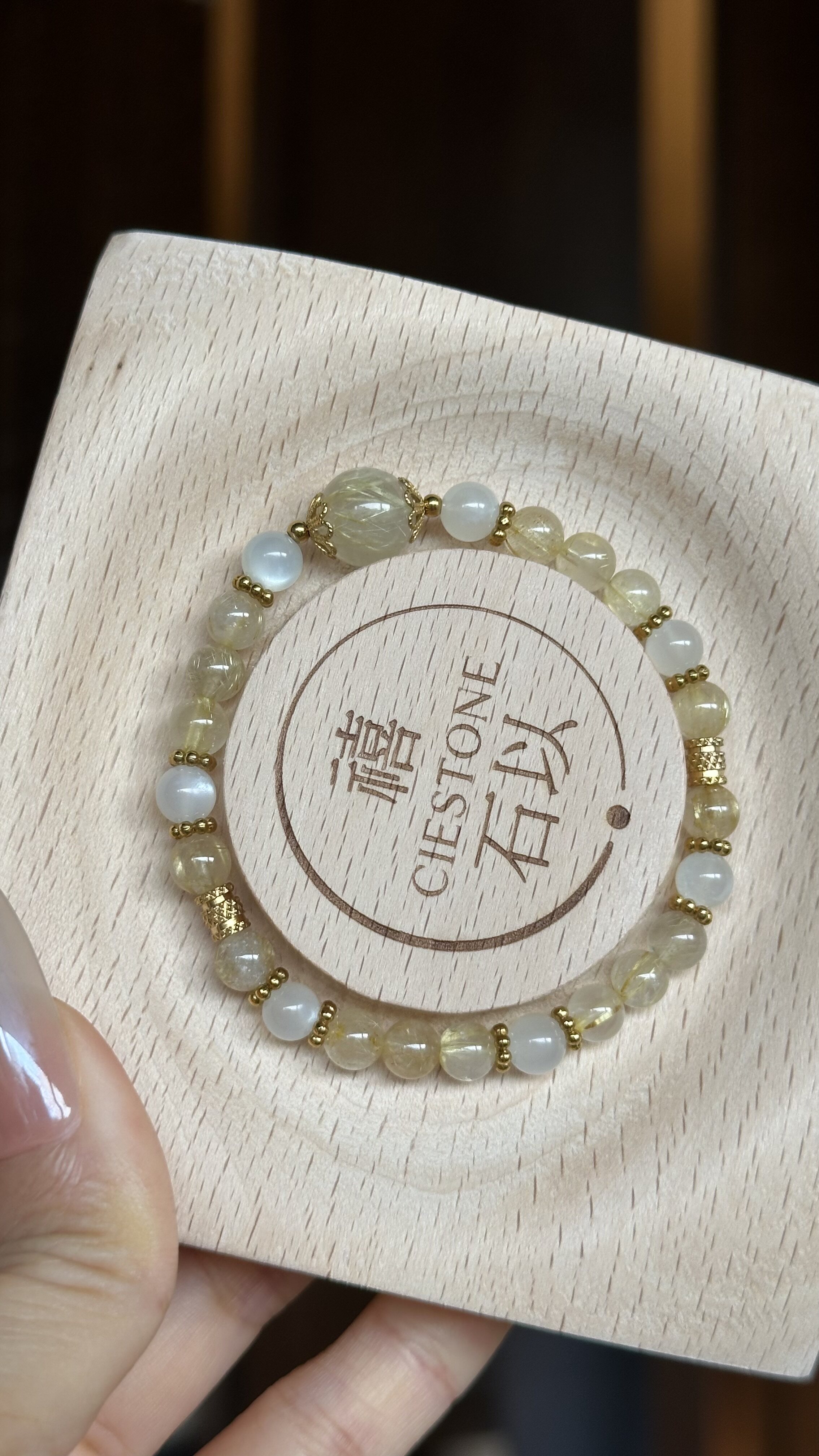 禧以石白月光金发晶招财手串