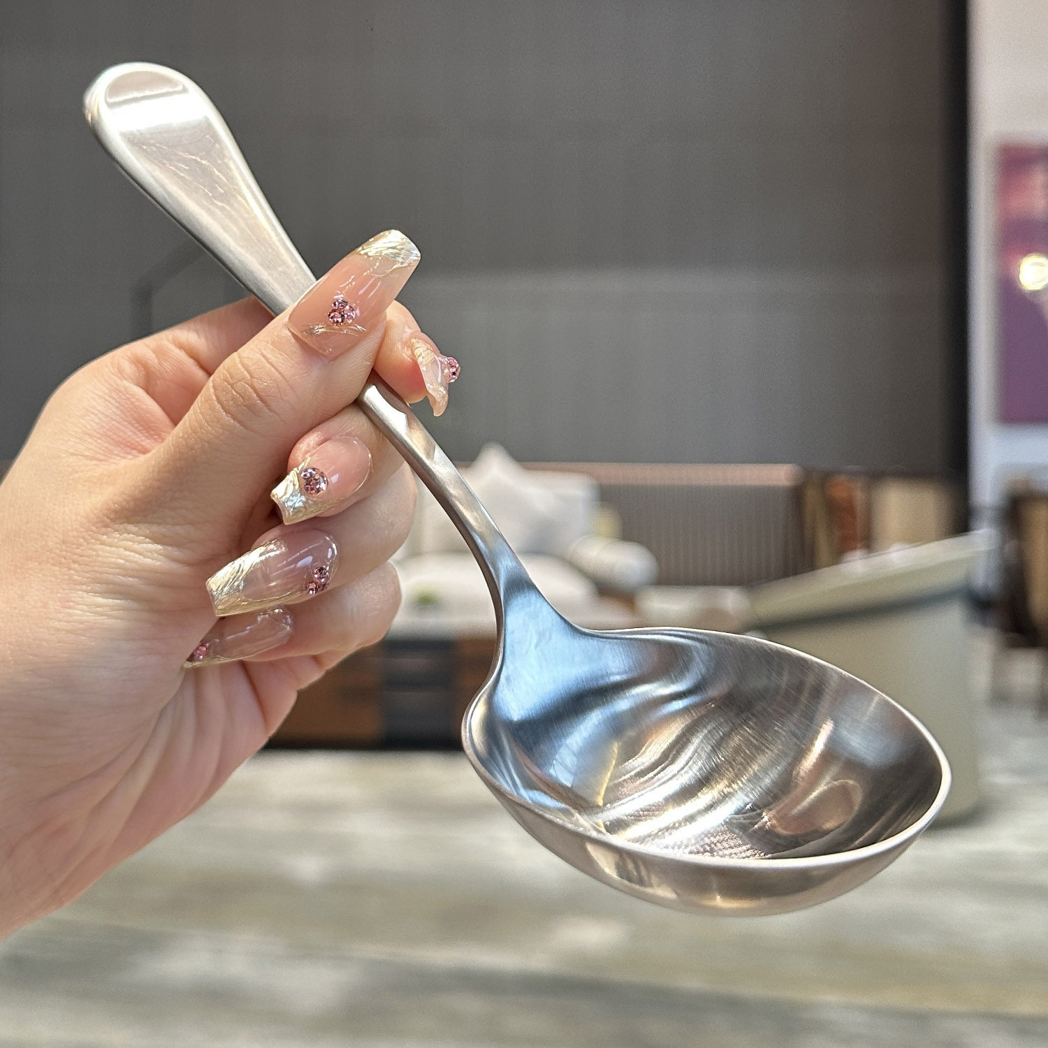 这么深的汤勺搭配螺蛳粉更有味!316不锈钢大口喝汤干饭勺子宽柄
