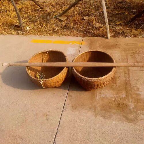 民俗老物件老挑担农家乐民俗展览扁担加挑筐怀旧复古老农具道具