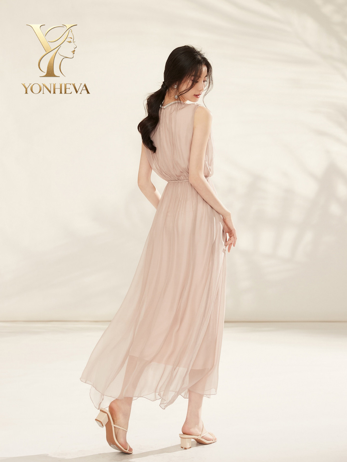 2026度假洋装女连衣裙夏季新款高端精致小众设计感气质桑蚕丝长裙