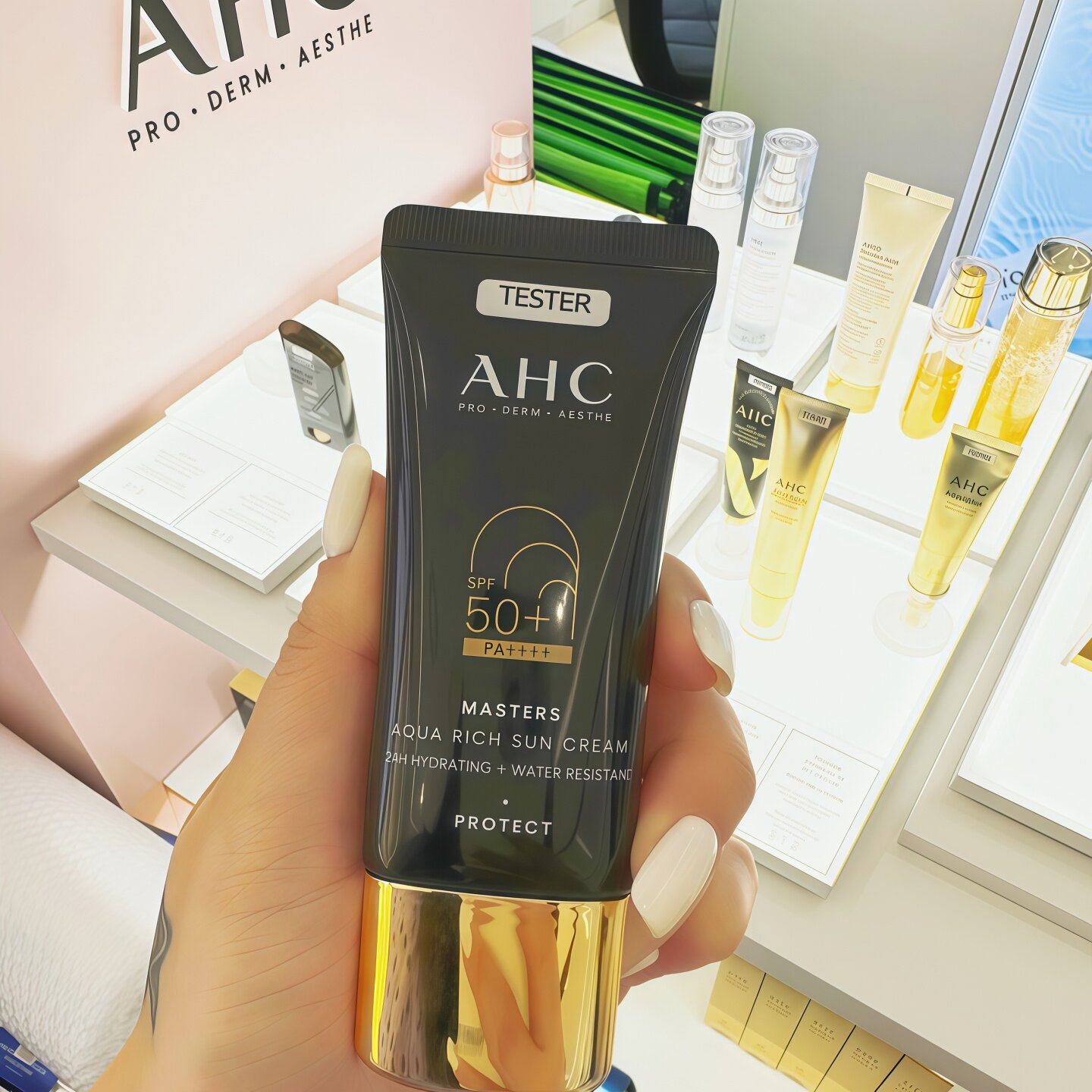 AHC黑金防晒霜SPF50+轻薄清爽