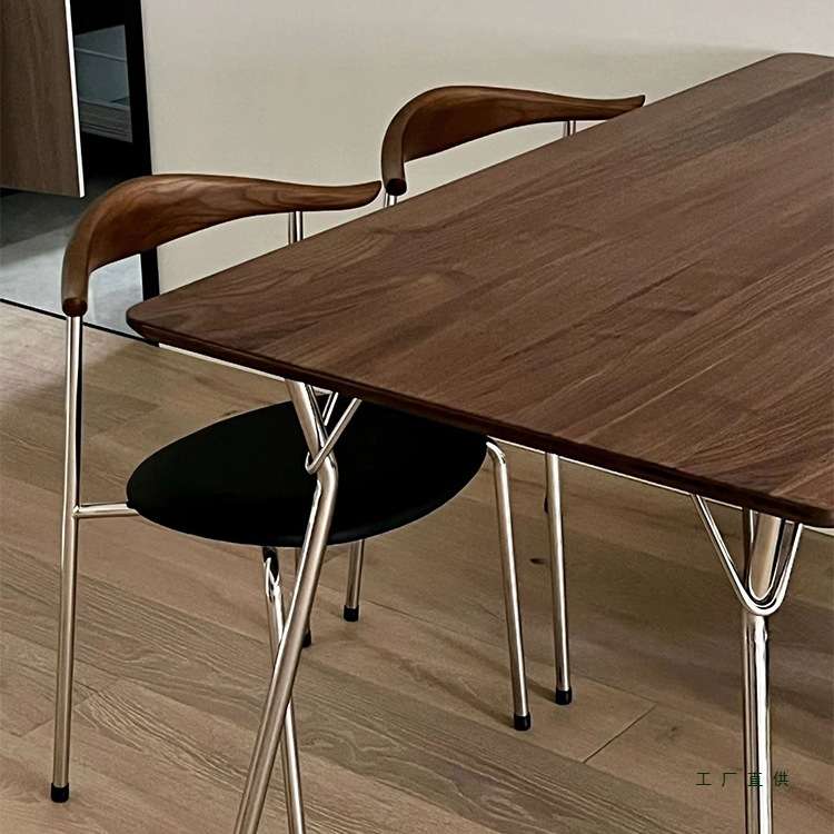 北欧实木靠背中古餐椅设计师黑色复古牛角椅凳小户型家用餐桌椅子