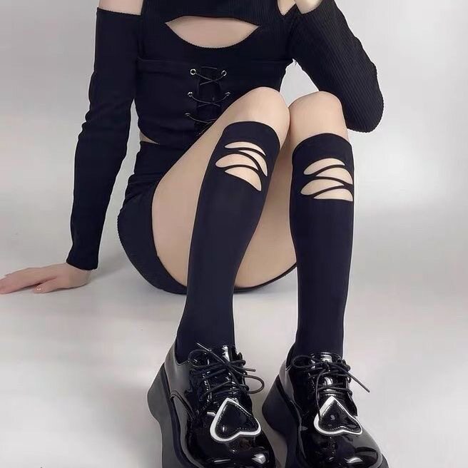 网红日系ins潮女黑色破洞中筒袜