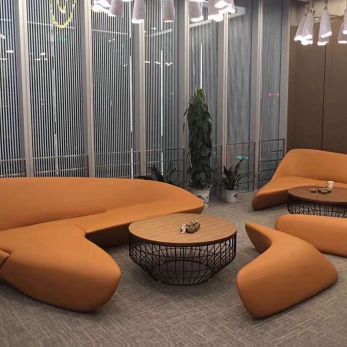 设计师极简玻璃钢异形扎哈月亮沙发售楼大堂接待转角皮革休闲沙发