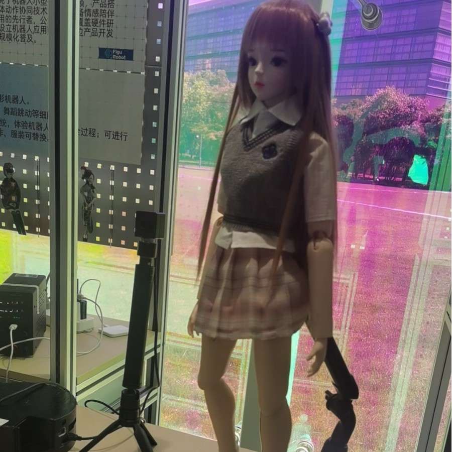 三分体人形陪伴机器人创意智能内置养成系统