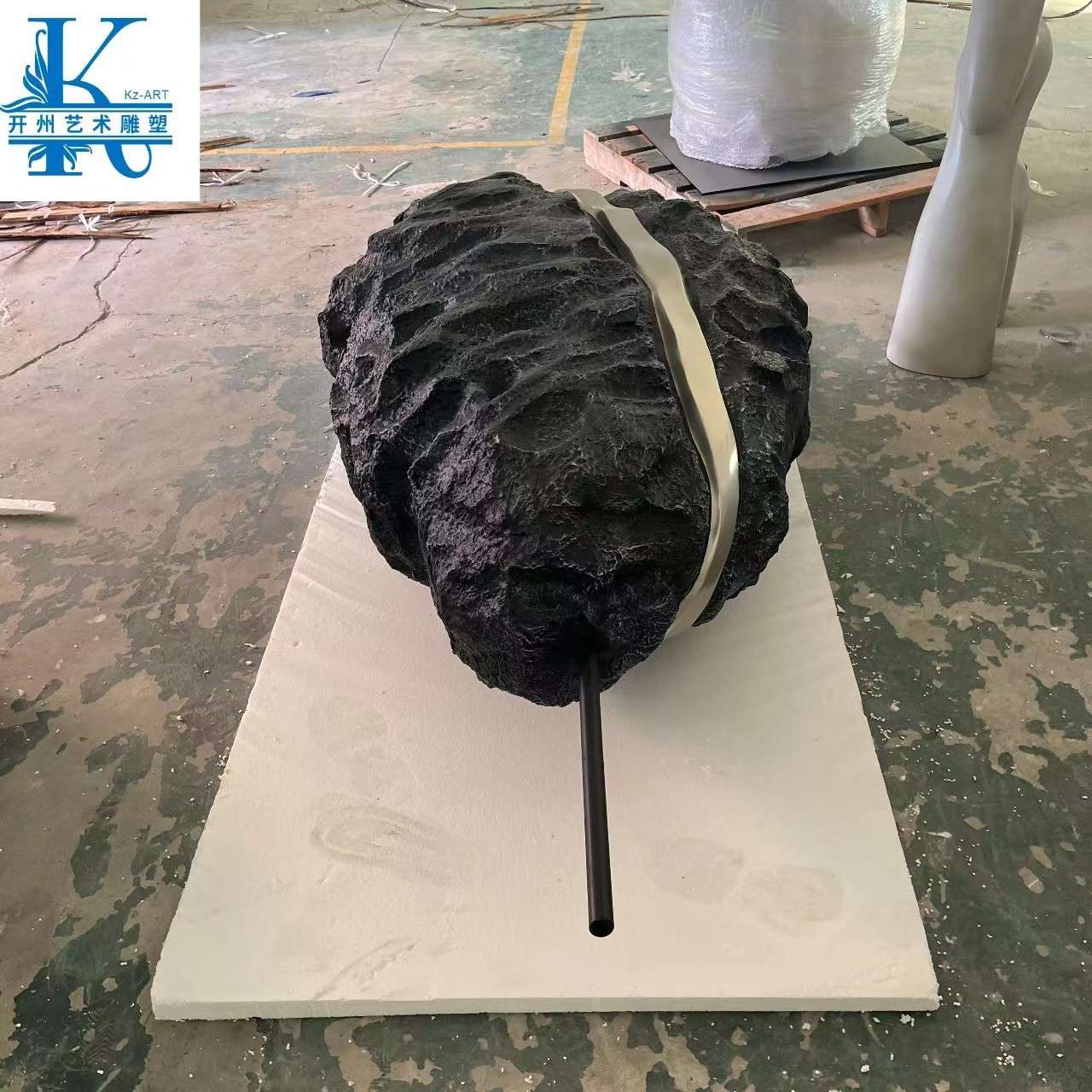 抽象玻璃钢黑色石头雕塑挂件售楼部营销中心大厅楼梯间艺术品摆件
