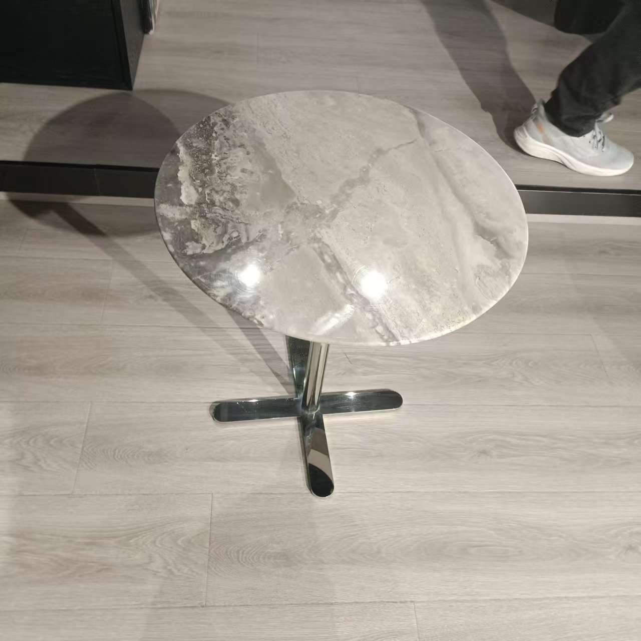 现代意式极简中小户型飞碟大理石设计师圆形茶几不锈钢角几组合