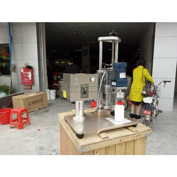 塑料瓶饮料瓶盖旋盖机 多功能日化用品瓶口锁盖机 圆瓶盖封盖机