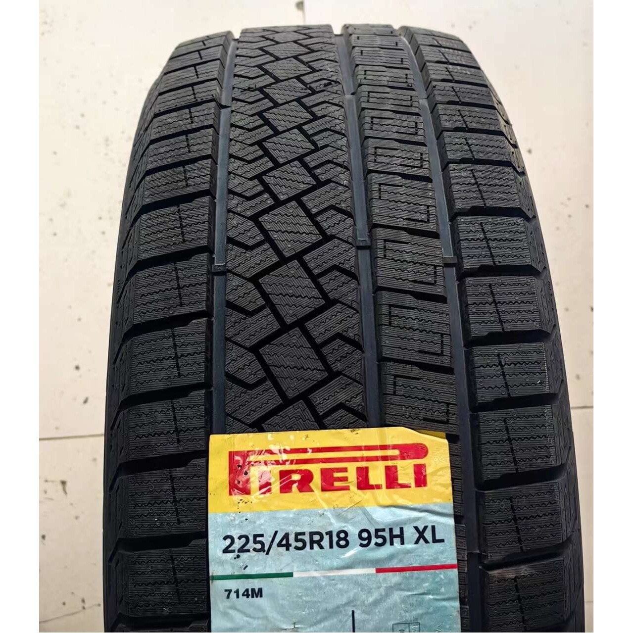 倍耐力冬季轮胎雪地235/45R18 225/45R18 255/40R18