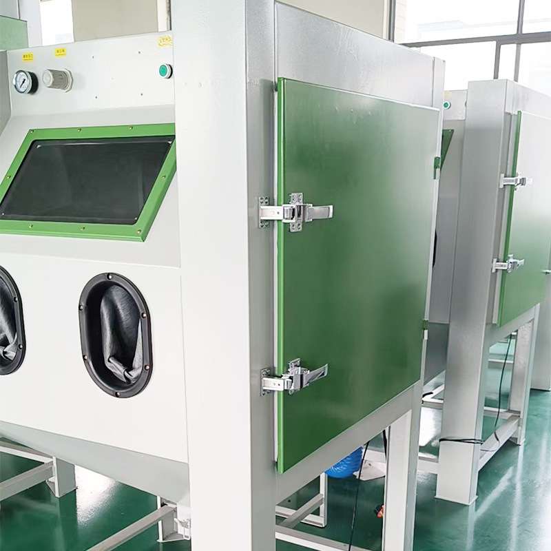 可调模具铸件去毛刺箱体式喷砂机1010手动喷砂机