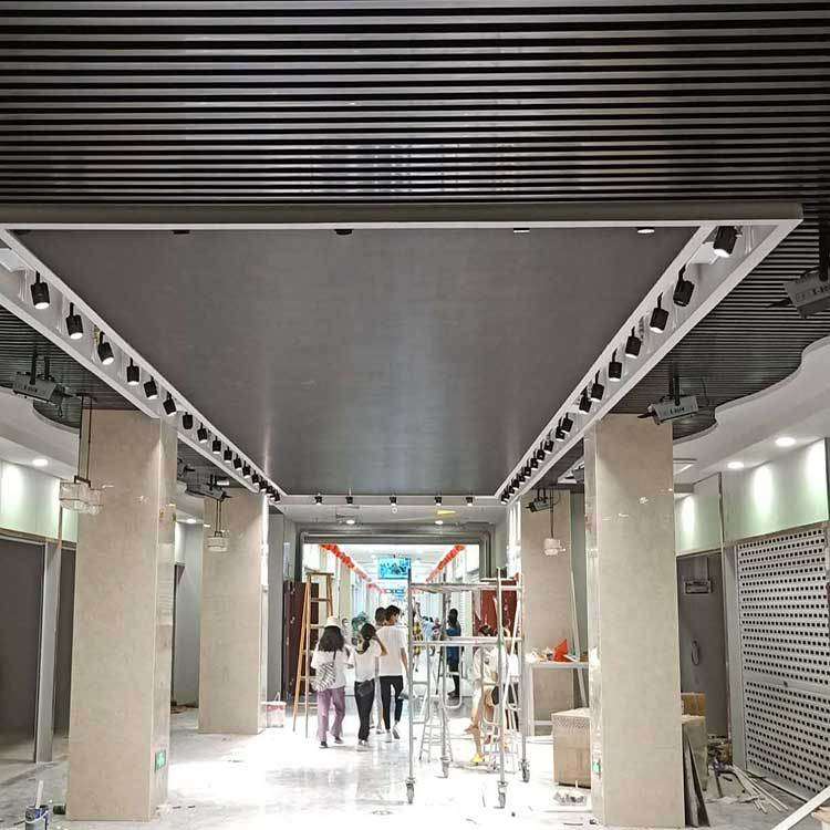P8户外LED吊顶显示屏 高清全彩天幕楼顶屏商业人行街造价