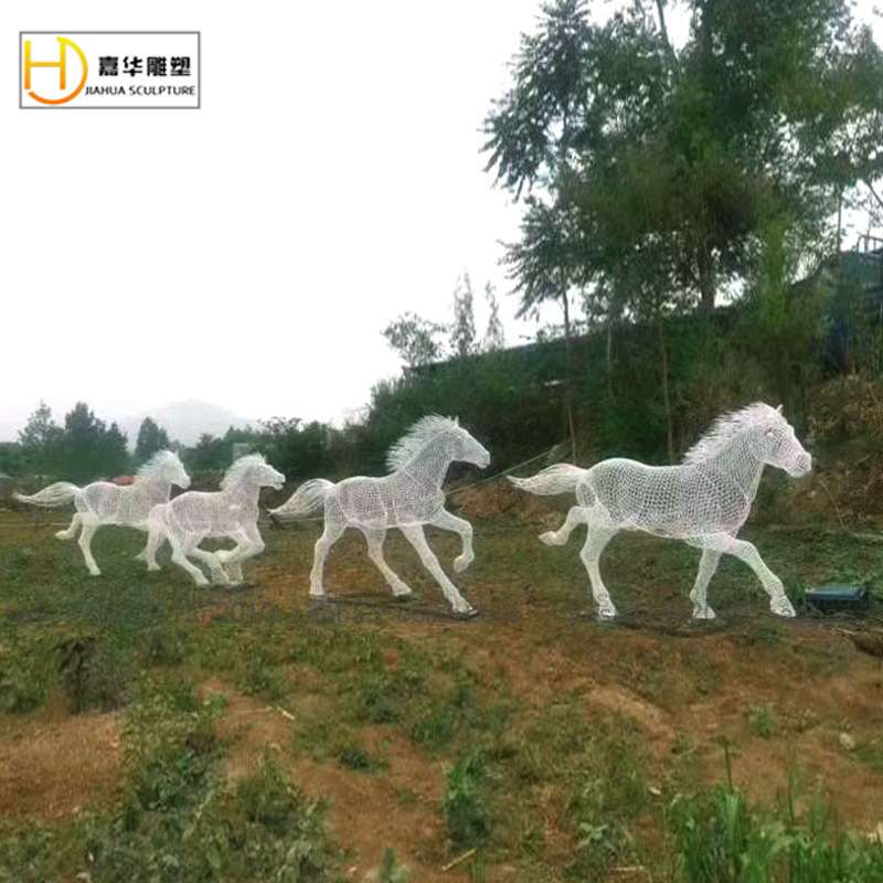 大型铁艺动物不锈钢镂空马雕塑人和马创意铁艺金属抽象艺术马摆件