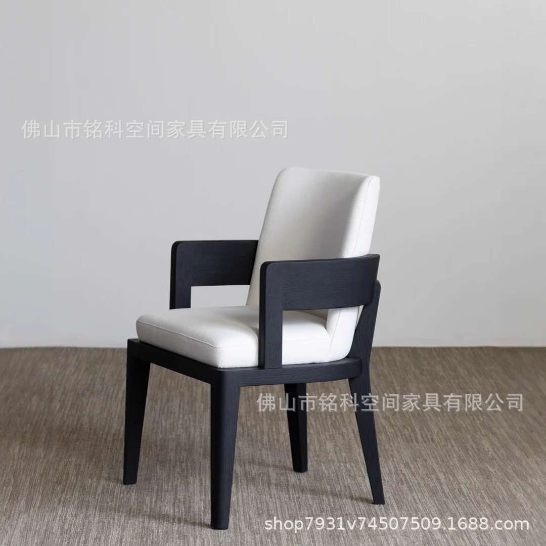 北欧设计师实木餐椅中古法式复古简约现代皮艺创意奶油风餐椅凳子