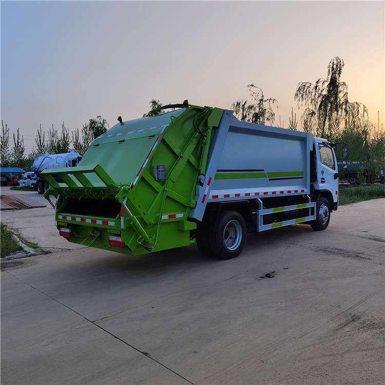 常年供应小型挂桶式垃圾车市政环卫密封后装式自装卸式挂桶垃圾车