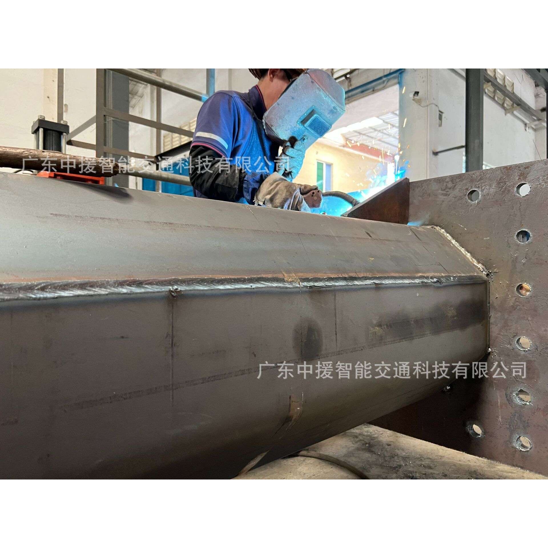 源头工厂 交通悬臂杆件 监控杆，红绿灯杆件交通标志牌一站式供应