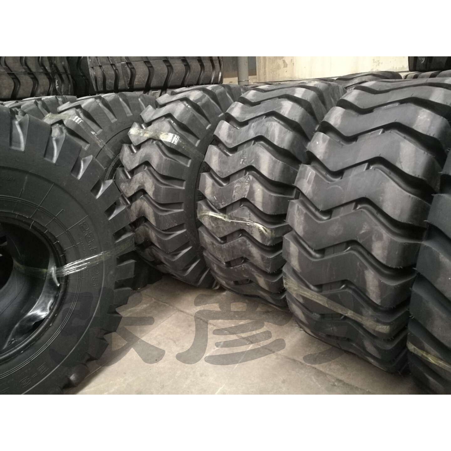 厂家直销30铲车装载机轮胎17.5-25轮胎加厚耐穿刺适用钢厂玻璃厂