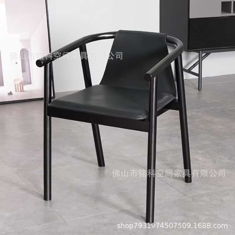 长谷扶手椅北欧简约实木靠背家用客厅白蜡木马鞍皮餐椅意式休闲椅