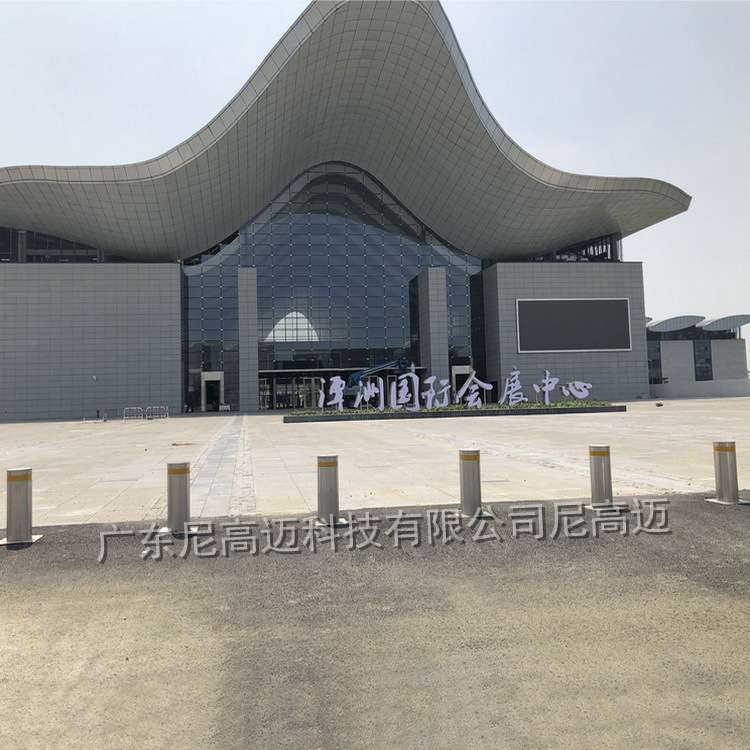 云南红河市学校大门防撞柱成品不锈钢液压升降桩盾标防护止车路障