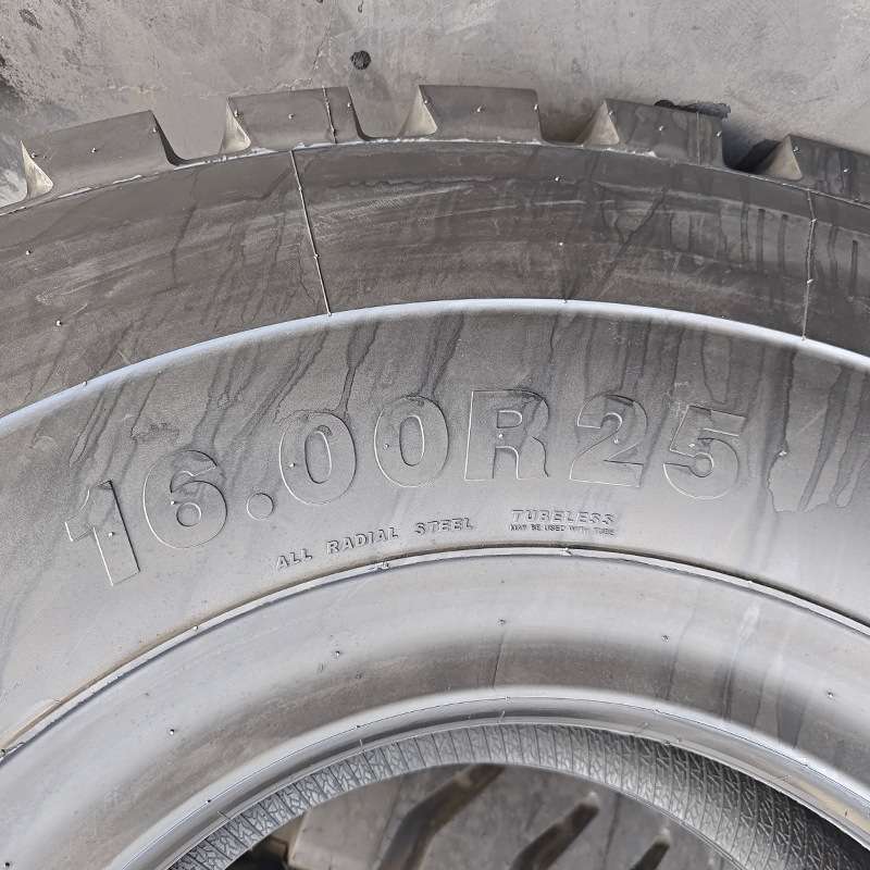 1600R25宽体车自卸车矿山E4花耐磨耐切割全钢丝成套工程机械轮胎