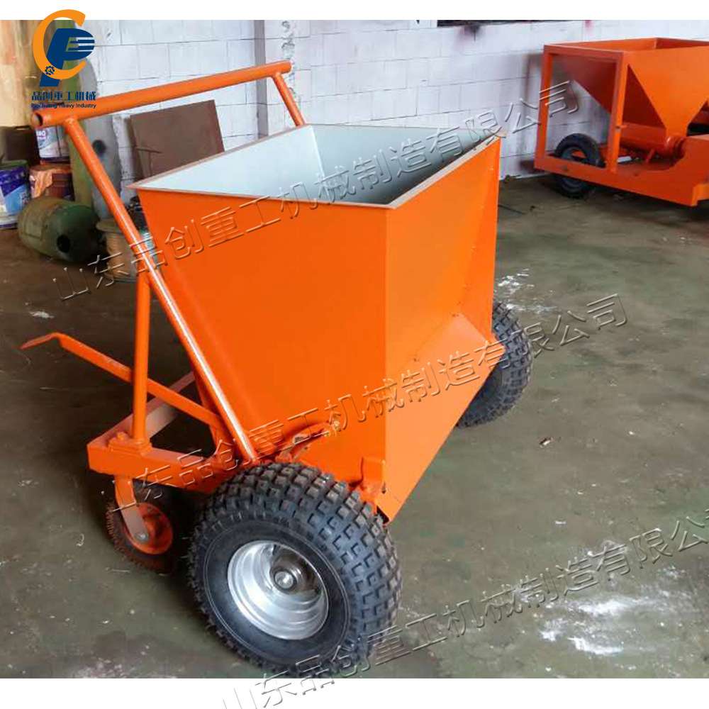 手推式充砂机 运动场地草坪冲砂梳草机 Hand push sand filler