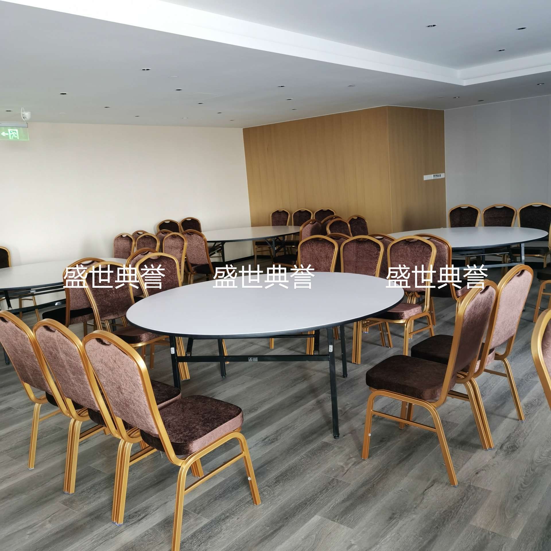 宿州宴会中心折叠圆桌直销度假酒店宴会厅婚宴餐桌椅饭店折叠餐桌
