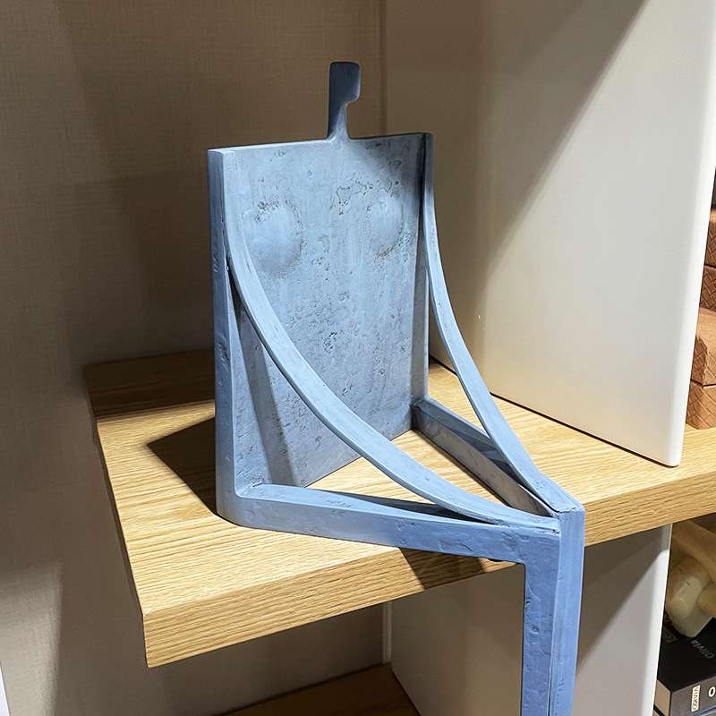 新品 现代树脂艺术工艺品 玄关样板间书柜售楼部蓝色坐姿人像摆件