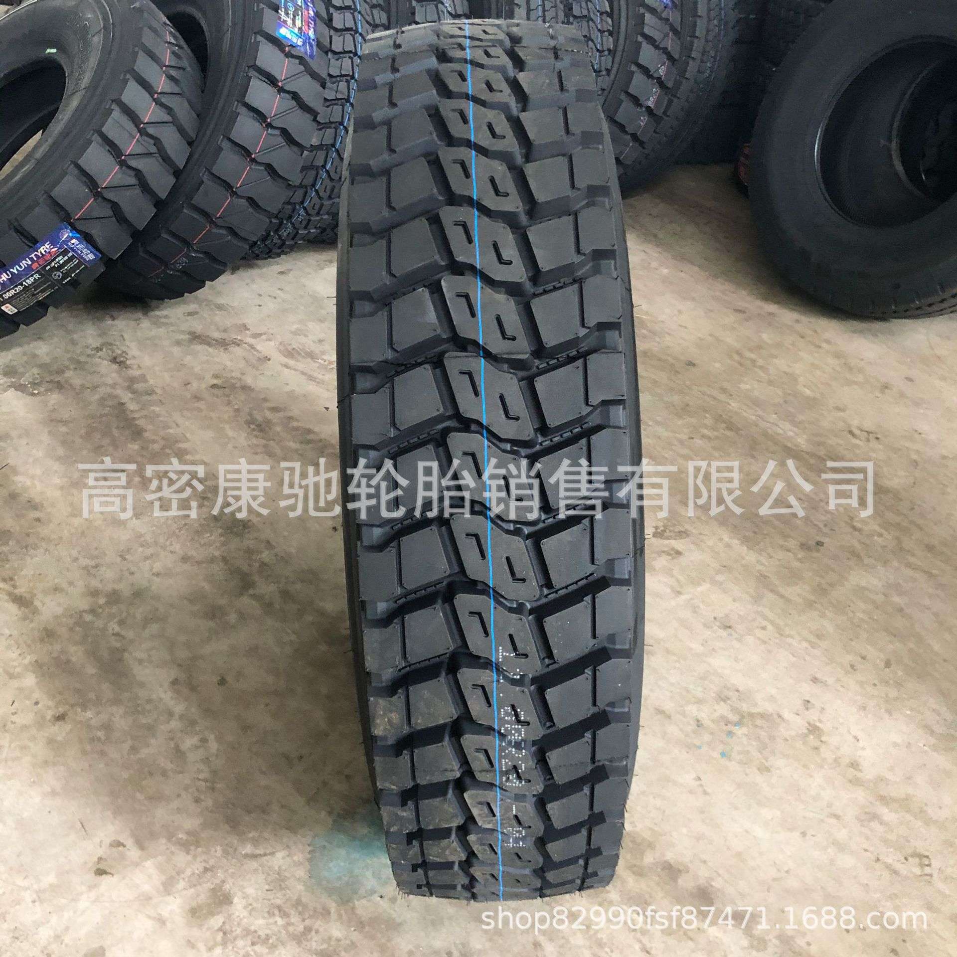 虎运载重卡车轮胎825/900/1000R20 8.25/9.00R20全钢丝大车轮胎