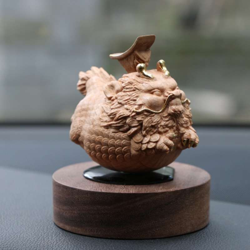 太阳能自动旋转创意汽车摆件黄杨木雕十二生肖小龙王车载招财饰品