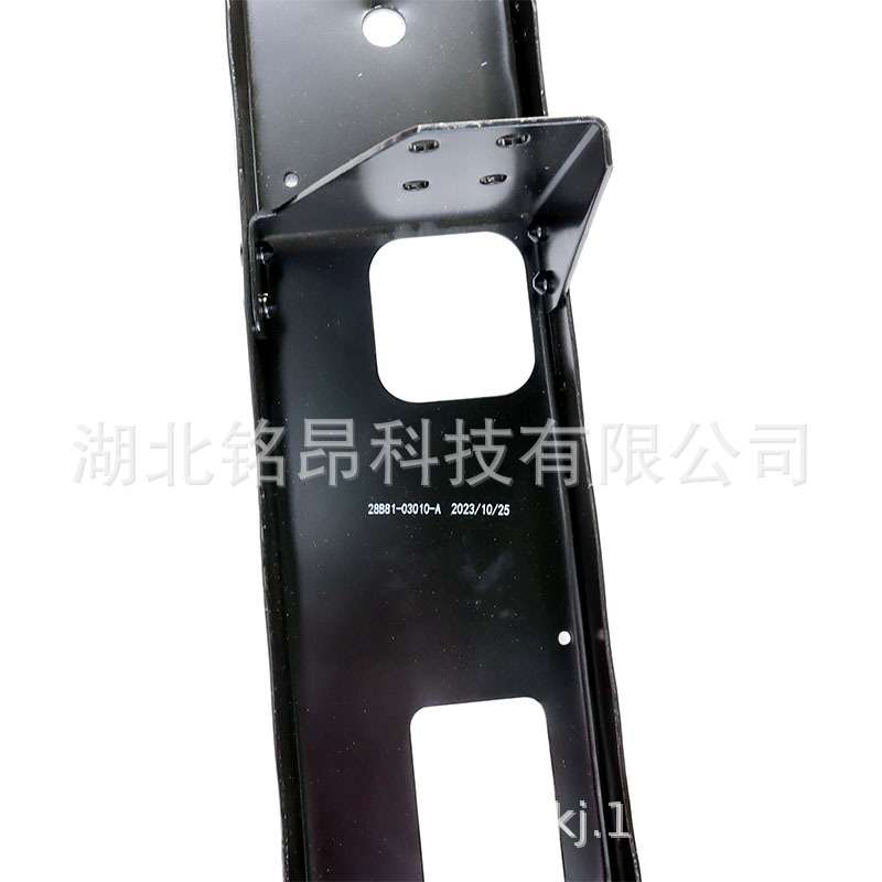 东风EQ1118前保险杠总成28B81-03010-A前防撞杠护栏总成运输汽车