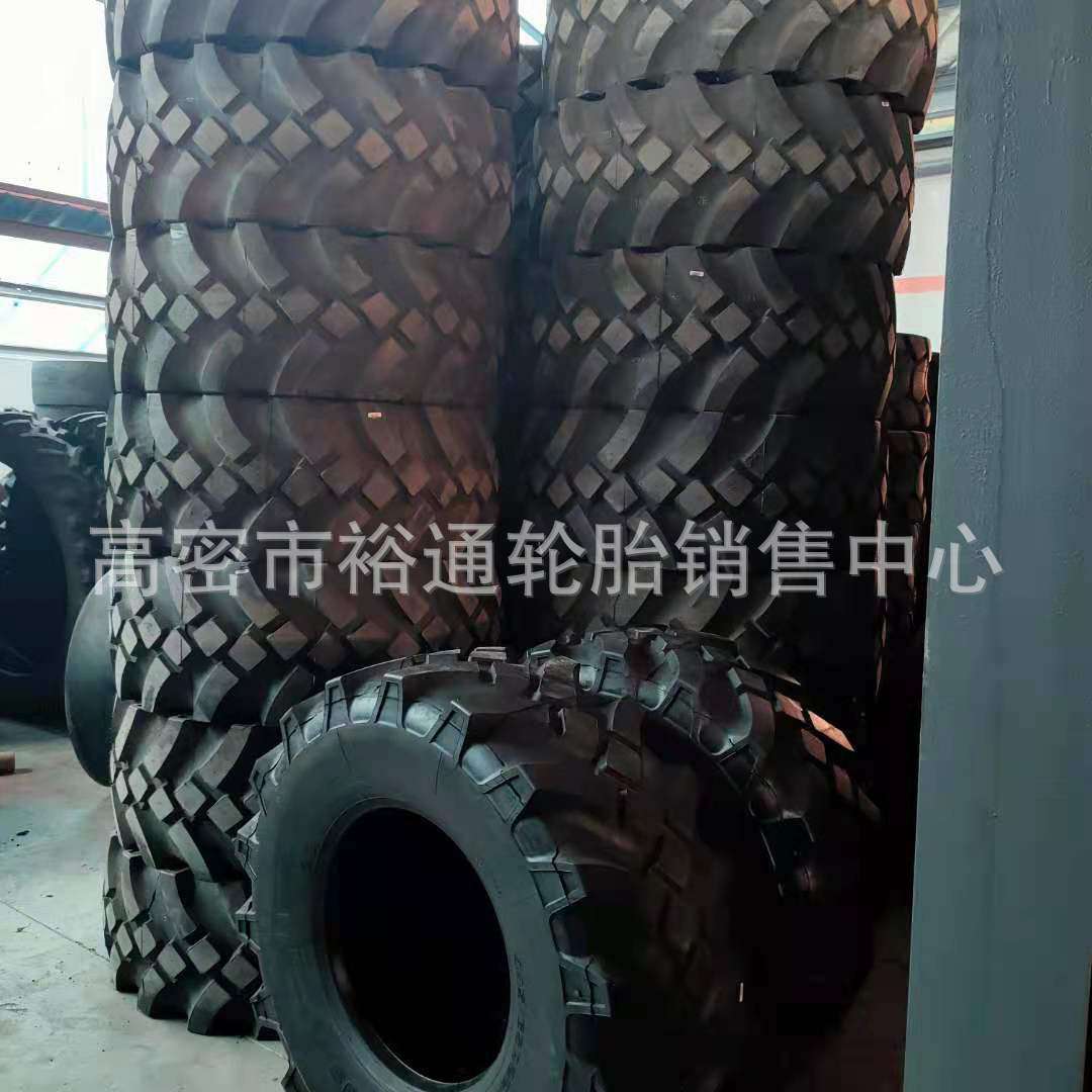 越野花纹沙漠运输车轮胎18R22.5 修井机轮胎445/65R22.5 18-22.5