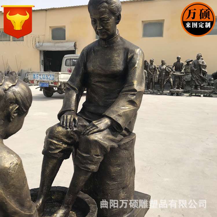 玻璃钢孝道文化主题人物雕塑 为母洗脚雕塑小品 仿铜人物装饰摆件